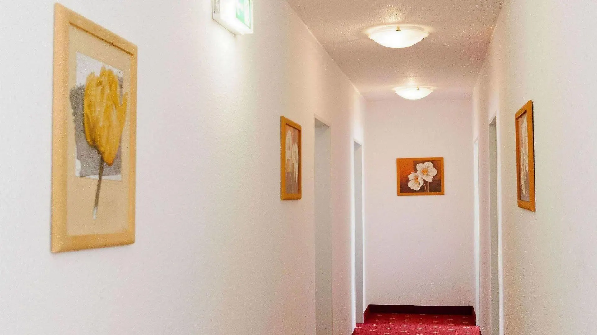 Hotel Am Duesseldorfer Platz Ράτινγκεν 3*,